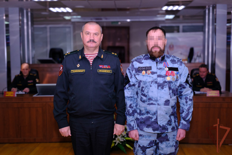 Офицерам Уральского округа Росгвардии вручены государственные награды