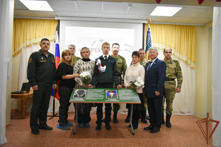 В честь военнослужащего Росгвардии на Урале открыли парту Героя
