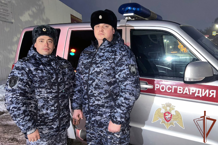Сотрудники Росгвардии оказали помощь при ДТП в Алтайском крае
