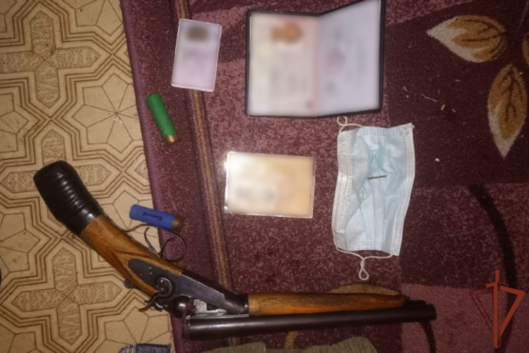 Подозреваемого в разбойном нападении задержали при силовой поддержке СОБР Росгвардии в Алтайском крае