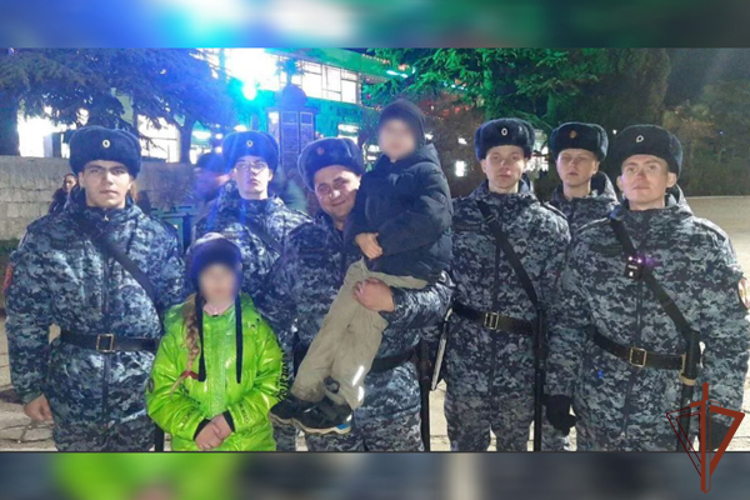 В Крыму росгвардейцы нашли потерявшихся детей и передали их родителям