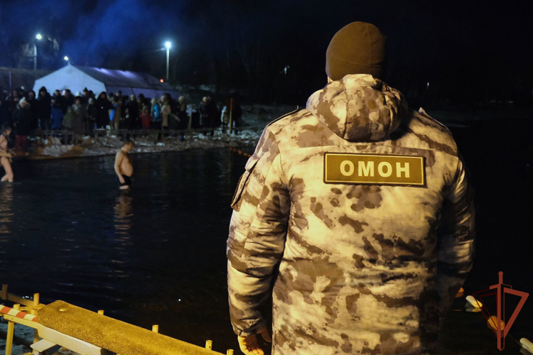Росгвардия обеспечила безопасность проведения мероприятий, посвященных Крещению Господня в регионах Сибири