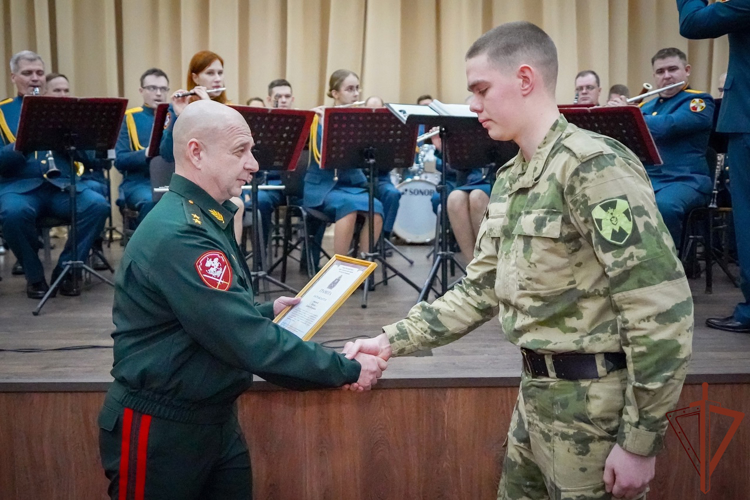 Командующий Северо-Западным округом Росгвардии поздравил военнослужащих подразделений, отмечающих годовщины формирования