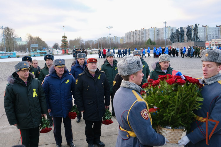 Заместитель директора Росгвардии почтил память погибших защитников Ленинграда (видео)