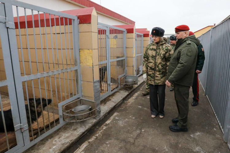 Генерал-полковник Алексей Воробьев и депутат Госдумы Мария Бутина посетили Кинологический центр Росгвардии (видео)