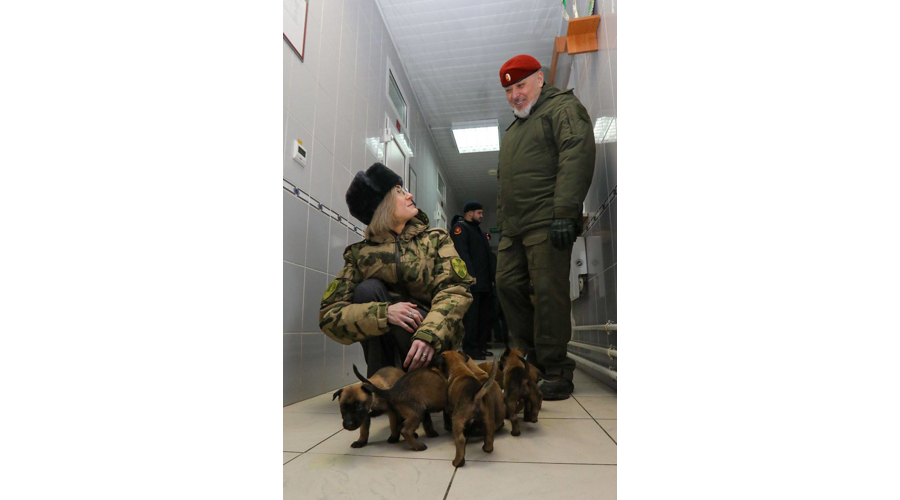 Генерал-полковник Алексей Воробьев и депутат Госдумы Мария Бутина посетили Кинологический центр Росгвардии (видео)