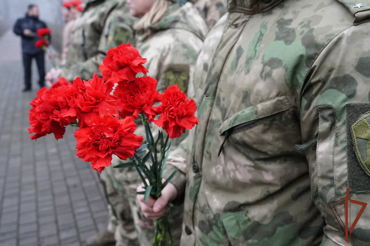 Росгвардейцы в зоне СВО почтили подвиг защитников и жителей блокадного Ленинграда (видео)