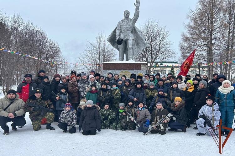 Росгвардейцы провели познавательные и патриотические встречи с подшефными школьниками на Урале 