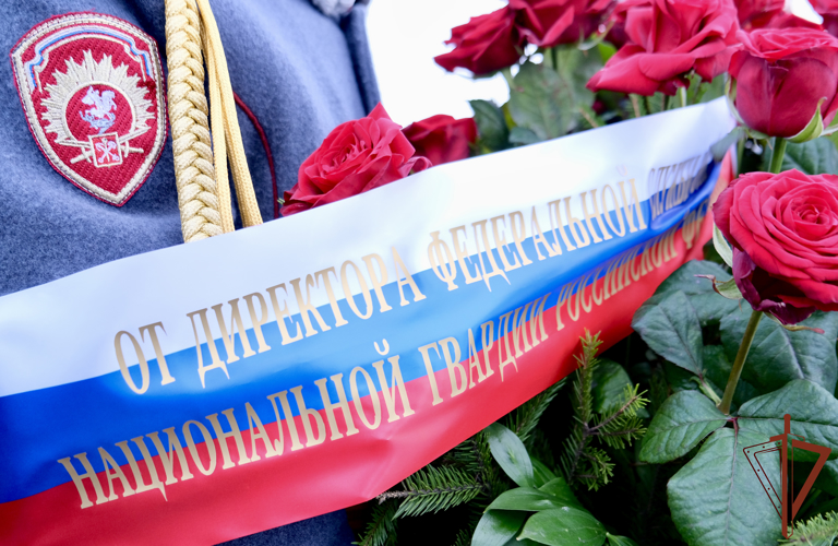 Заместитель директора Росгвардии почтил память погибших защитников Ленинграда (видео)
