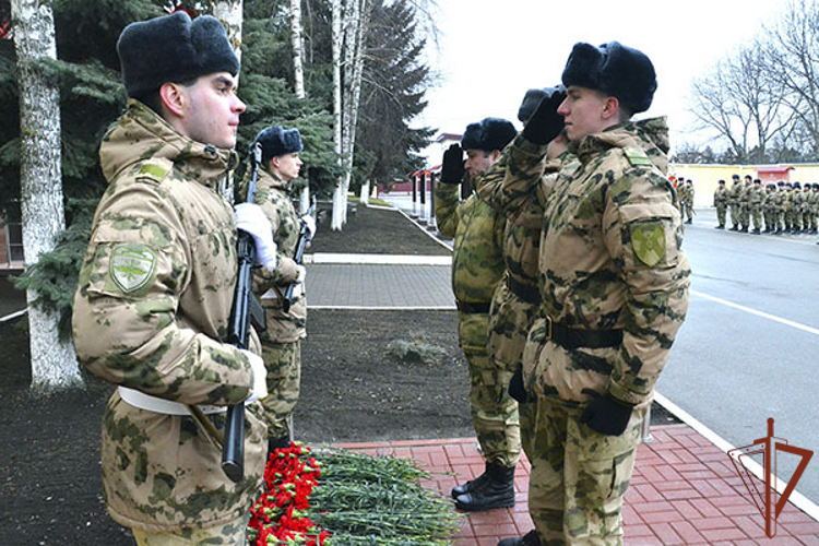 Памятник погибшим при исполнении воинского долга военнослужащим Росгвардии открыт в Пятигорске