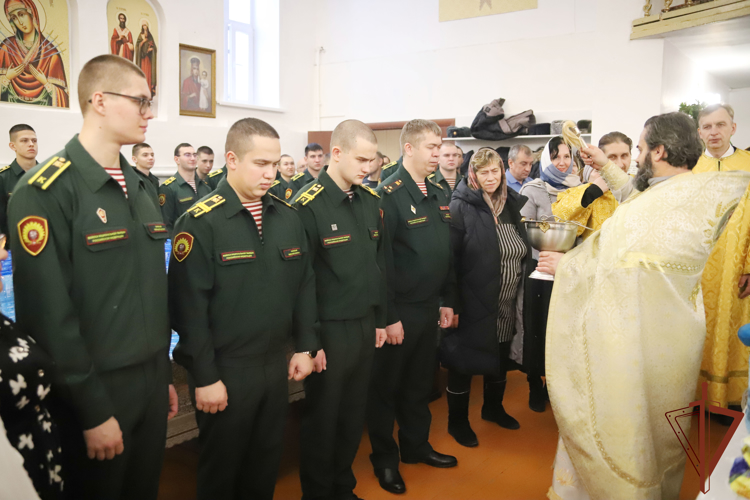 Военнослужащие Пермского военного института приняли участие в праздновании Крещения Господня