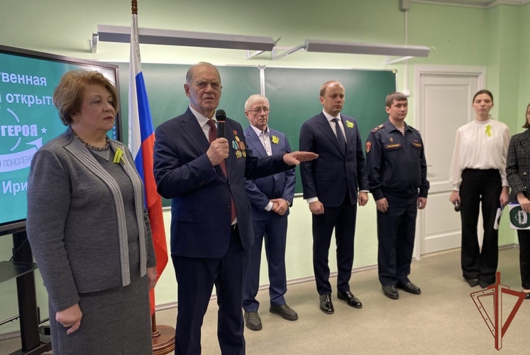 В Санкт-Петербурге сотрудники Росгвардии приняли участие в церемонии открытия «Парты героя»