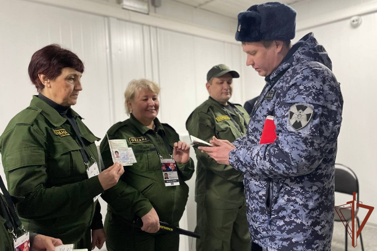 Росгвардия в Красноярске обеспечила безопасность международного турнира по вольной борьбе 
