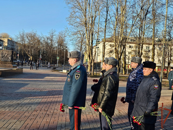 Сотрудники Росгвардии приняли участие в митинге ко Дню освобождения  Новгорода от немецко-фашистских захватчиков
