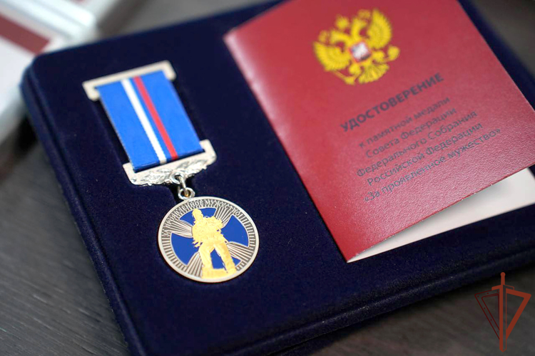 Медали Совета Федерации «За проявленное мужество» удостоен ученик подшефного Росгвардии класса в Запорожской области