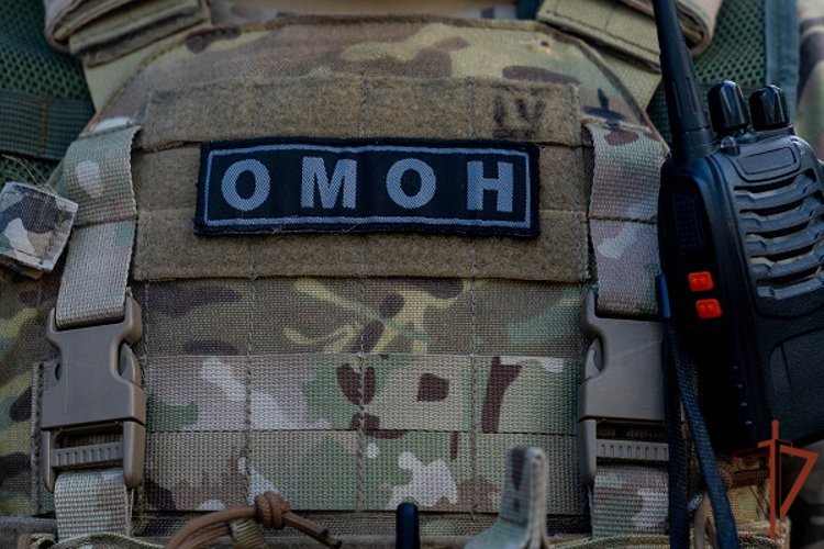 При силовой поддержке краснодарского ОМОН Росгвардии в Адыгее задержан подозреваемый в нападении на сотрудников полиции в 2023 году 