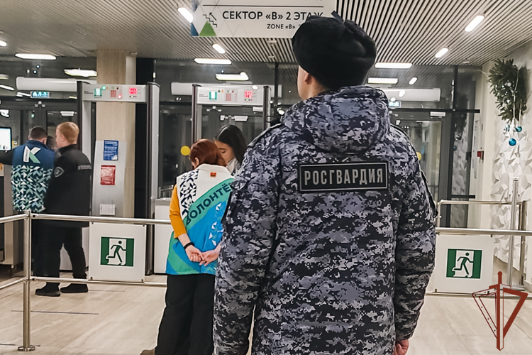 Росгвардия обеспечила правопорядок на матче чемпионата России по хоккею с мячом в Кузбассе