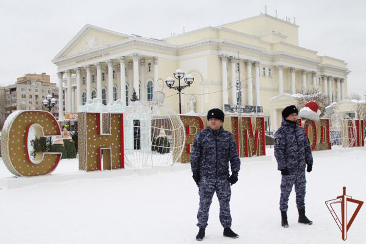 Росгвардия обеспечила охрану общественного порядка на Урале в новогоднюю ночь