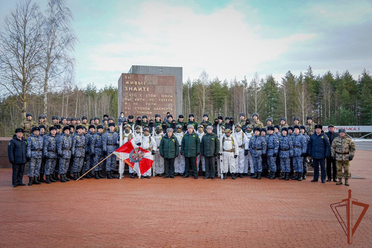 Военнослужащие и сотрудники Северо-Западного округа Росгвардии на местах боёв обороны Ленинграда почтили память погибших защитников города