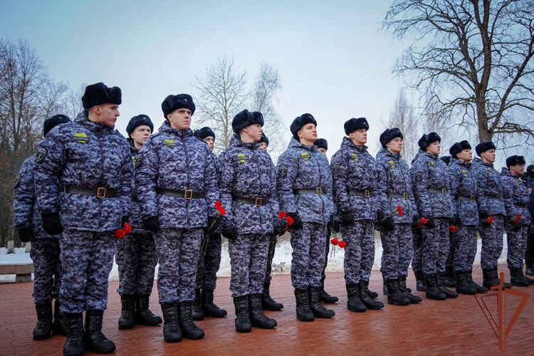 Военнослужащие и сотрудники Северо-Западного округа Росгвардии на местах боёв обороны Ленинграда почтили память погибших защитников города