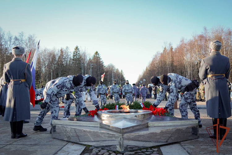 Военнослужащие и сотрудники Северо-Западного округа Росгвардии на местах боёв обороны Ленинграда почтили память погибших защитников города