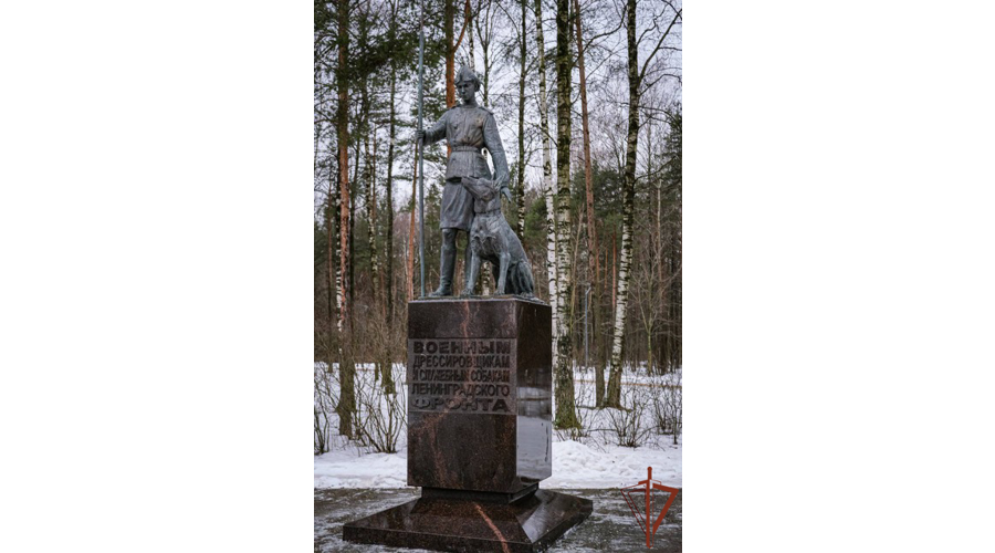  Санкт-Петербурге росгвардейцы почтили память военных кинологов и служебных собак