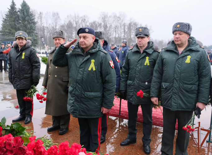 Представители Росгвардии почтили память погибших мирных жителей и защитников Ленинграда (видео)