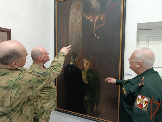 Росгвардейцы стали почетными гостями художественной выставки «Защитникам Родины посвящается…» в Подмосковье