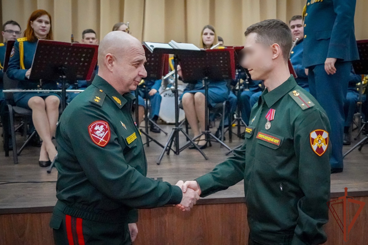 Командующий Северо-Западным округом Росгвардии поздравил военнослужащих подразделений, отмечающих годовщины формирования