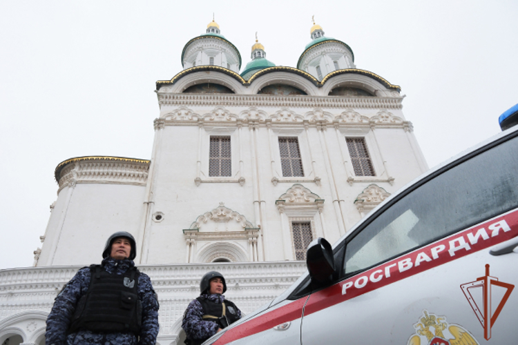 Более 5 тыс. росгвардейцев обеспечили безопасность празднования Рождества на юге России