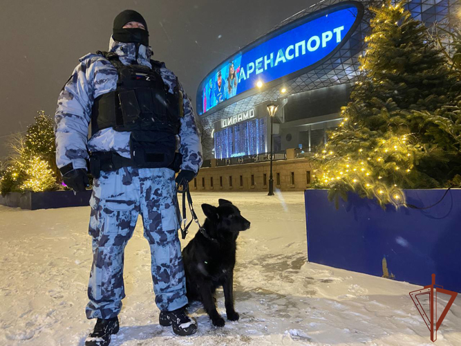 Военнослужащие и сотрудники Росгвардии обеспечили правопорядок на матче КХЛ в Москве