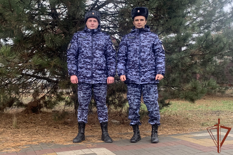 В Тихорецке росгвардейцы пришли на помощь потерявшей сознание женщине