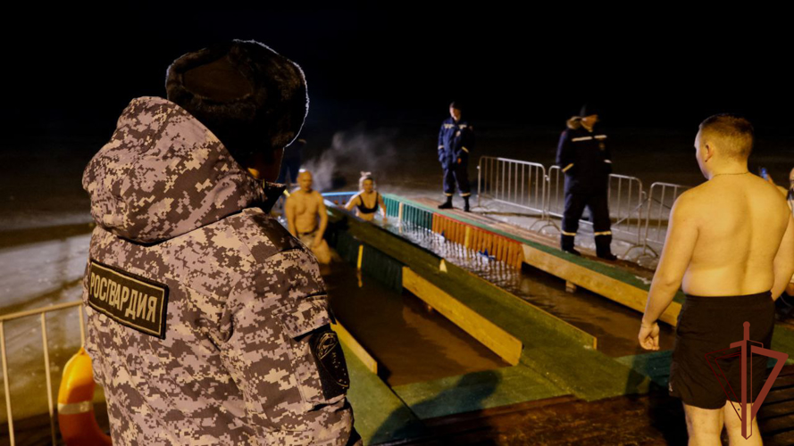 Росгвардейцы Центрального округа приняли участие в обеспечении религиозных мероприятий в Крещение Господне