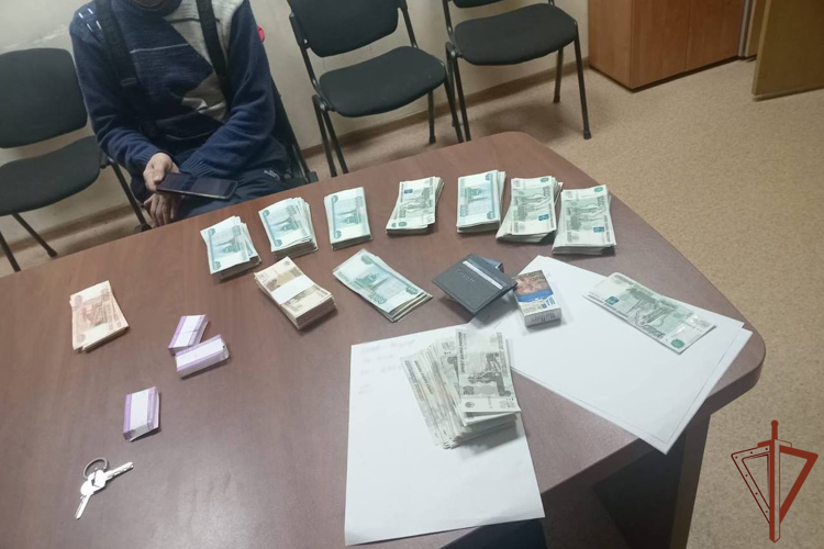 При силовой поддержке СОБР Росгвардии в Томске задержан подозреваемый в краже пенсионных выплат