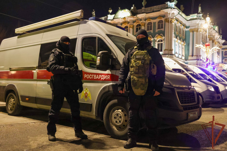 В Санкт-Петербурге росгвардейцы обеспечили безопасность граждан при обнаружении подозрительного предмета
