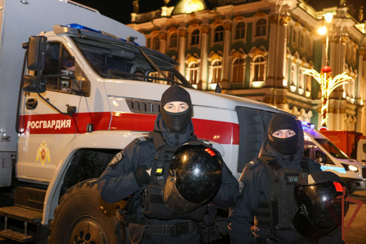В Санкт-Петербурге росгвардейцы обеспечили безопасность граждан при обнаружении подозрительного предмета