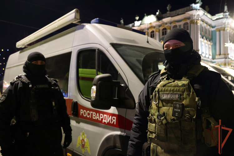 В Санкт-Петербурге росгвардейцы обеспечили безопасность граждан при обнаружении подозрительного предмета