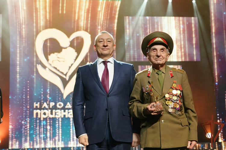Ветерана Великой Отечественной войны поздравили с днем рождения росгвардейцы в Самаре  