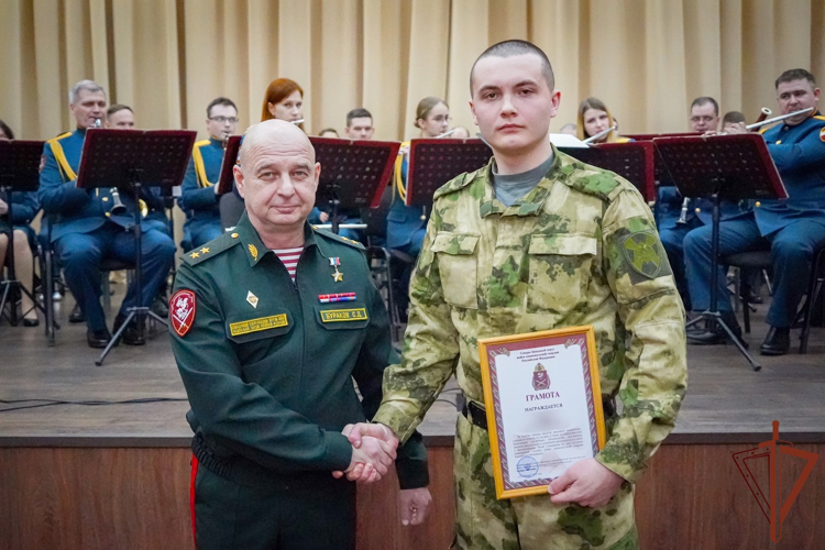 Командующий Северо-Западным округом Росгвардии поздравил военнослужащих подразделений, отмечающих годовщины формирования