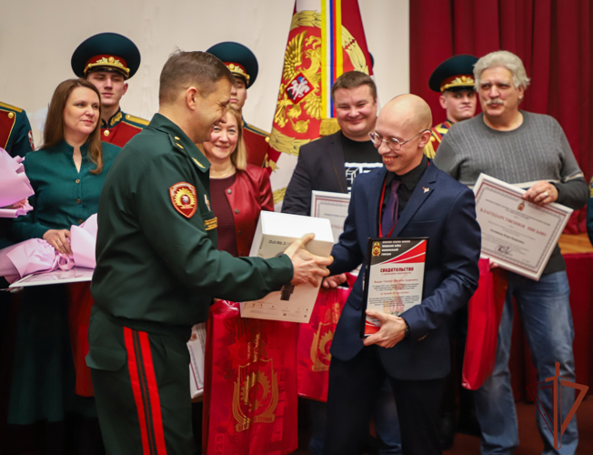 В Военной академии Росгвардии прошло торжественное мероприятие к 30-летию подразделений по взаимодействию со СМИ
