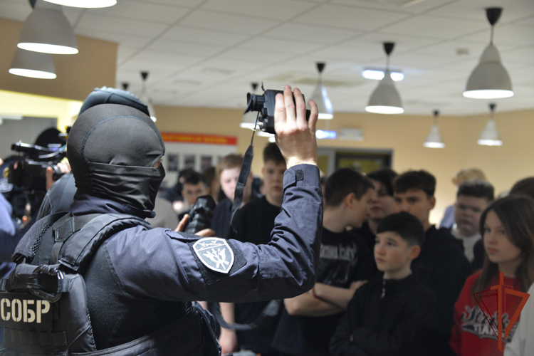Росгвардейцы провели патриотические мероприятия Года защитника Отечества для молодого поколения на Урале