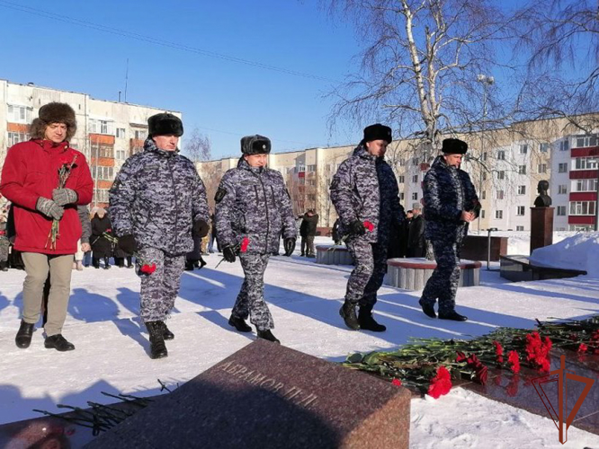 На Урале росгвардейцы приняли участие в патриотических и памятных мероприятиях ко Дню защитника Отечества