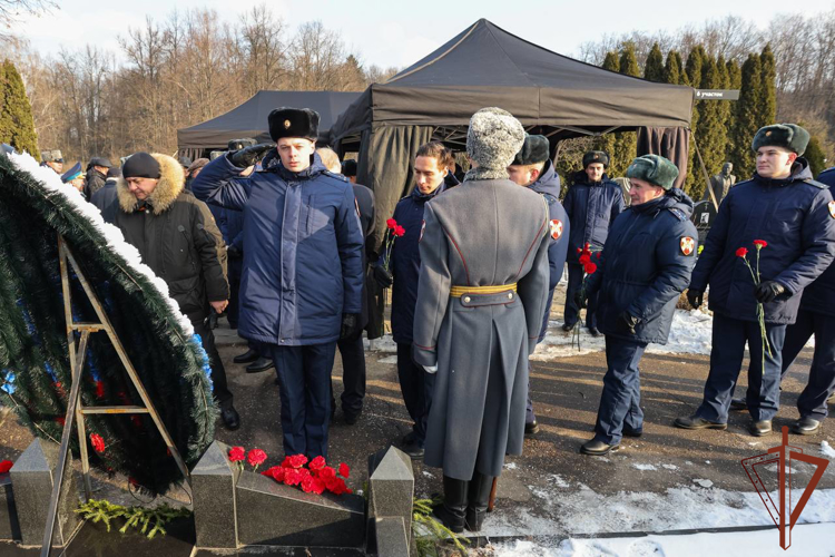 В Росгвардии почтили память генерал-майора авиации Владимира Пономарева – первого руководителя авиации войск правопорядка