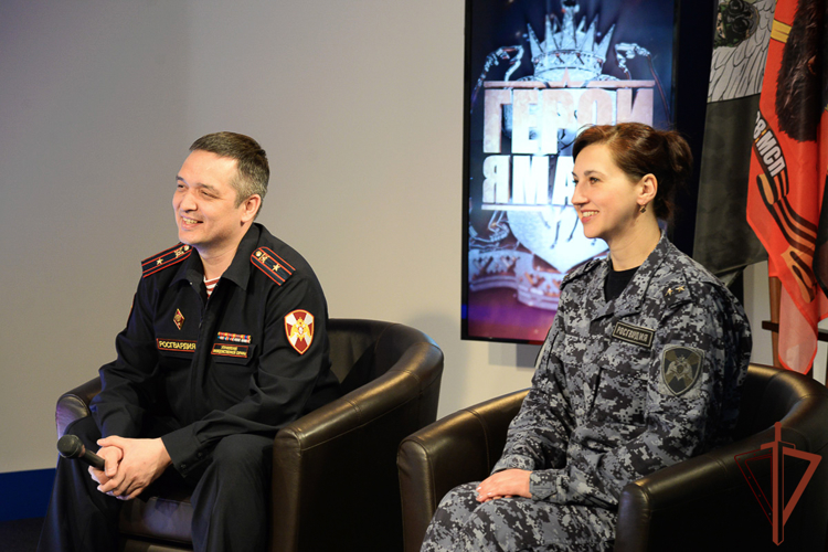 Офицеры Росгвардии с Урала приняли участие в цикле прямых эфиров на телевидении и радио