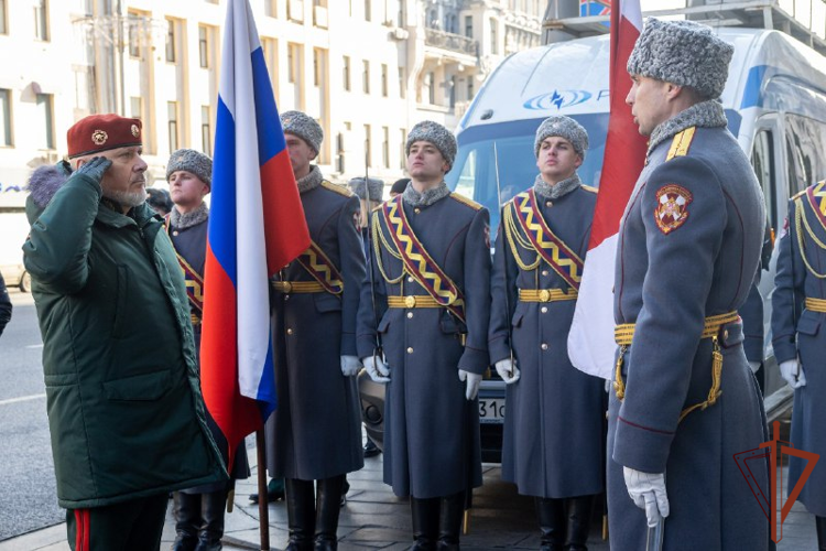 Росгвардия открыла памятный барельеф Герою Советского Союза Алексею Волошину в Москве (видео)