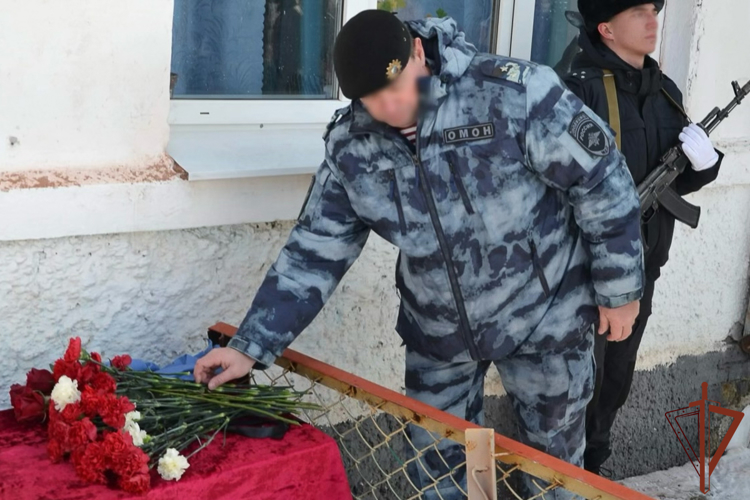 Память погибшего сотрудника ОМОН Росгвардии увековечили в Свердловской области