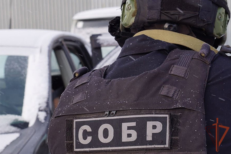 В Еврейской автономной области при поддержке СОБР Росгвардии задержан мужчина, хранивший 20 килограммов наркотиков