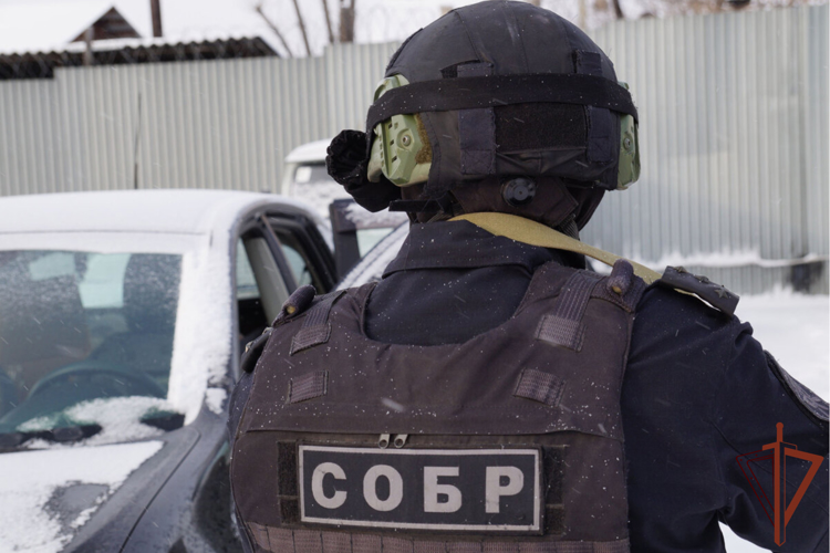 При силовой поддержке СОБР Росгвардии в Иркутской области задержаны подозреваемые в наркоторговле