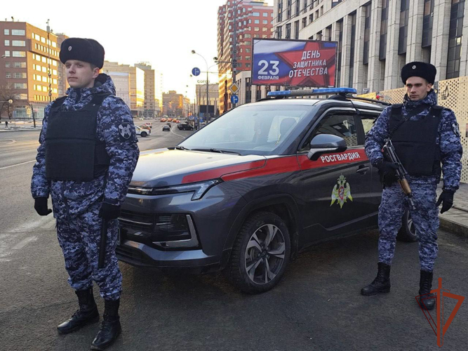 Безопасность праздничных мероприятий в честь Дня защитника Отечества в Москве обеспечили росгвардейцы