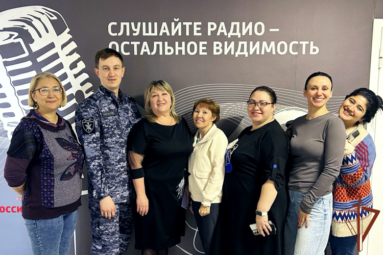 В Уральском округе Росгвардии поздравили сотрудников радиостанций с профессиональным праздником